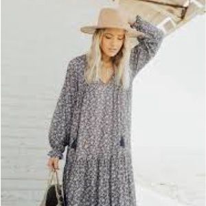 Carly Jean Laurel Dress Size Large